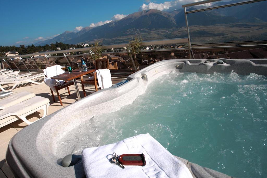 Hotel Le Grand Tetras Font-Romeu-Odeillo-Via Pokoj fotografie